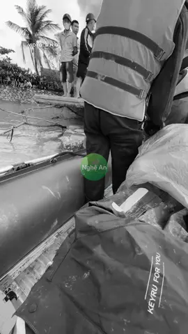 Khoảnh khắc tuyệt vọng nhất của người mẹ bên bờ sông Lam! #nghean #ngheannews 