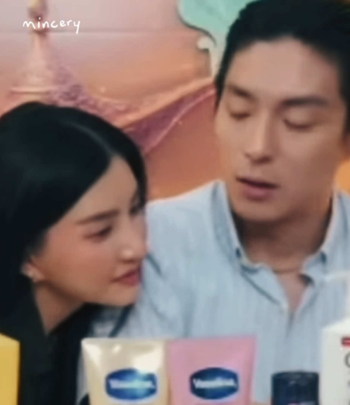 Once again, he proved his own words: “kalau kalian mencintai seseorang, kalian harus dukung apapun yang orang itu lakukan. Bukannya malah iri, dan berusaha menjatuhkan seseorang itu. That’s how happiness and love works.” 🤍 #sargio #giorgioantonioc #sarwendahofficial 