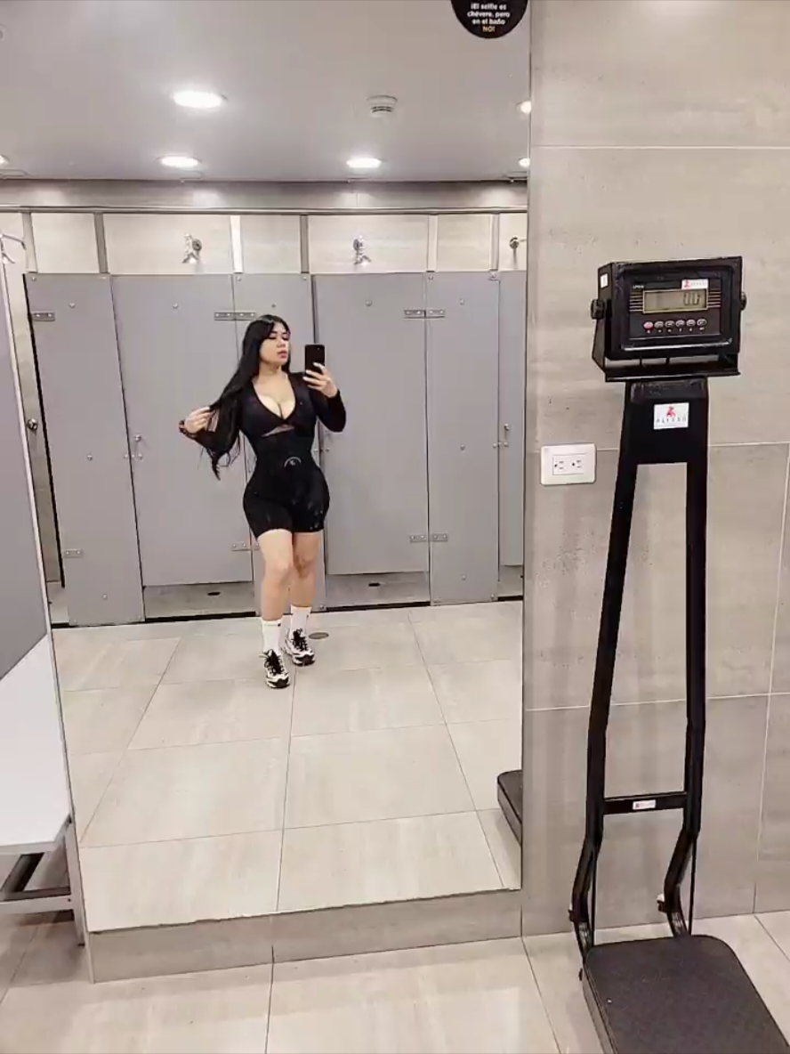 😘 #smartfit #gymrat #baddie #pelinegra 