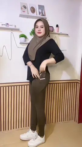 Nyaman banget buat olahraga🥰bahannya bagus banget, ada sakunya juga #leggingolahraga #leggingsport #tiktokshop 