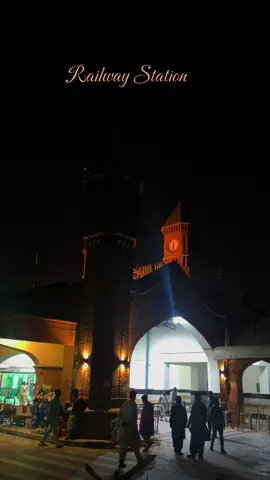 Kon kon yaha se travel krta hai👀?  A place where people start new journies🖤#creatorsearchinsight #viralmyvideo #railwaystationlahore #lahore #lahorecaptures 