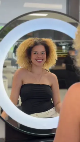 Chegou o dia de revitalizar esse lindo cabelo dourado! 
