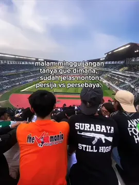 semakin hari semakin mesra kukira cinta ternyata match persebaya vs persija🥰 #persijaday#persija#persijavspersebaya#fyp#jakmaniacariu 