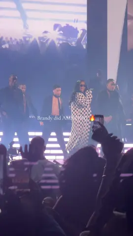 I loved the way they set this show up! If you haven’t gotten your tickets yet, get them NOWWWW! #TheBoyIsMine #brandy #monica #kellyrowland #munilong 