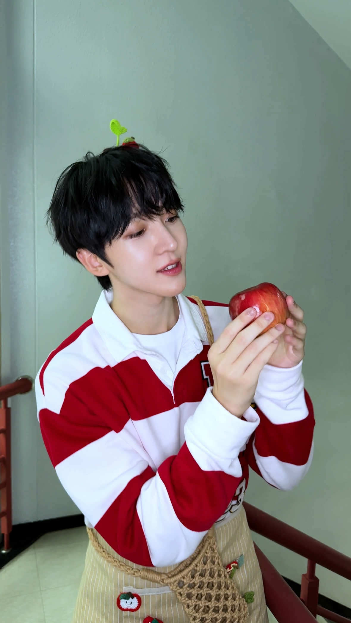 my apple!!! 🍎 #동현 #Donghyeon #KickFlip #킥플립 #My_First_Flip #처음_불러보는_노래 