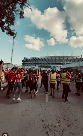 الرجال من الصبح في الملعب للتجهيزات جمهور عجب🔴⚪️🔥 في وجود الاتحاد لا معنا لنا براحة  ولا نوم من سعات الصباح الأولى أعضاء رابطة داخل ارضية الملعب لتجهيز اكبر تيفو يحدت في ليبيا 🔴 آللهم توفيقك يارب 🫡#تيحا_بويز_💪🇲🇨 