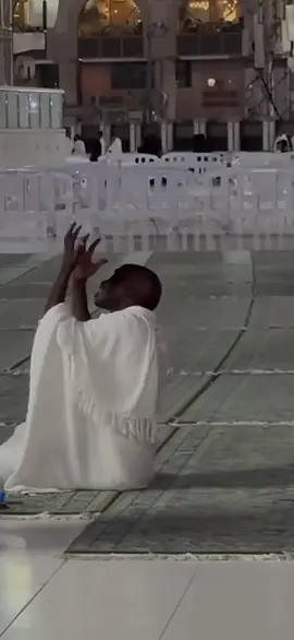 اتقوا دعوة المظلوم فإنها تحمل على الغمام يقول الله:  وعزتي وجلالي لأنصرنك ولو بعد حين 