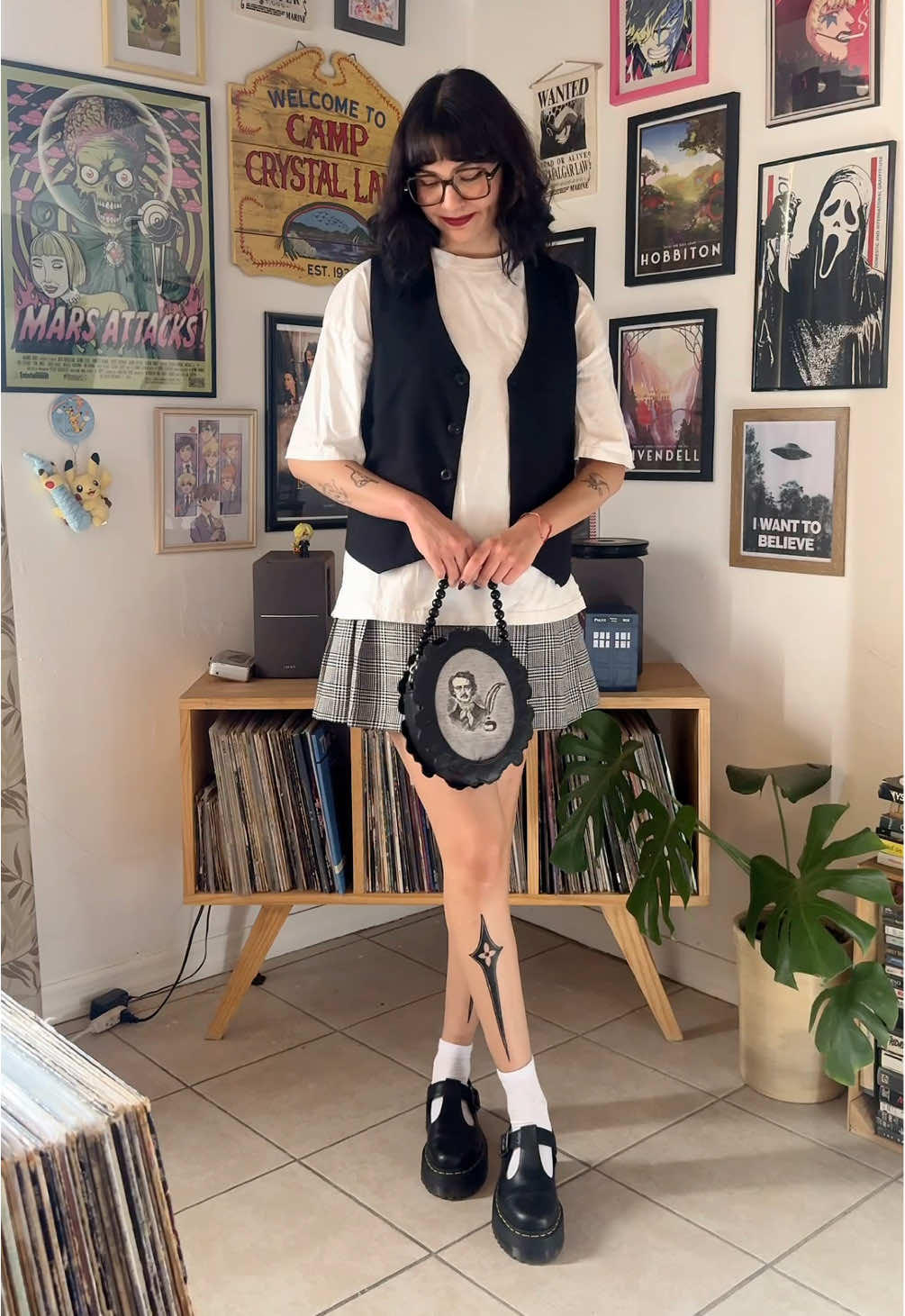 Mi mood últimamente: estos zapatos, este chaleco y esta canción🙂‍↕️ #OOTD #outfitoftheday #drmartens #maryjanes #fyp 