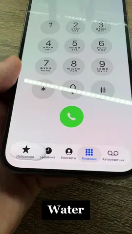 Давно хотел сравнить эффект искажения от реальной капли и то что сделали apple в ios 26 На мой взгляд эффект усилен. Иначе было бы тяжело пользоваться этим UI. Но даже так, часто можно столкнуться со сложностями в понимании что происходит на экране. Благо немного подкрутили прозрачность и добавили в настройки возможность уменьшения прозрачности @ọ #apple #liquid #frutigeraero #frutiger #ios26 