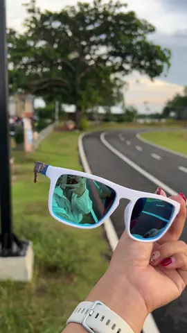 แว่นกันแดดโพลาไรซ์ KAROS กัน UV400 Unisex แว่นตาตกปลา สไตล์คลาสสิก เหมาะสำหรับเล่นกีฬา มาพร้อมกล่องหนัง  ##แว่นตากันแดด##แว่นกันแดด##แว่นกันแดดuv400##แว่นกันแดดโพลาไรซ์##แว่นตาใส่ขับรถ