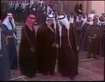 ‏فيديو نادر يجمع الملك خالد ، الملك فهد ، الملك عبدالله رحمهم الله .. والملك سلمان حفظه الله 🤍🇸🇦 #المملكة_العربية_السعودية  #ملوك 
