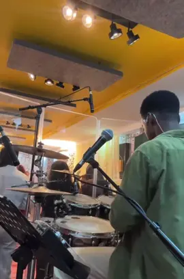 Drum_Cam🎥🥁 Live recording avec @Aangel.official🔥❤️🔥( AHE Je suis là )  #worhipsession#goodvibes#mapexdrums#vicfirthsticks#gospelmusic @LÉVI@Jekhiel_AKA@Jonathan Money@Dinkle