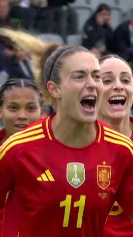 The touch and finish 👩‍🍳🤌 #WEURO2025 #AlexiaPutellas #Spain #WomensFootball 