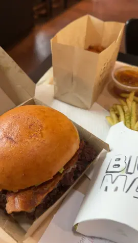 Big Max got the best burger in Queen Anne by a long shot. #burger #queenanne #seattle #fyp #foodtiktok 