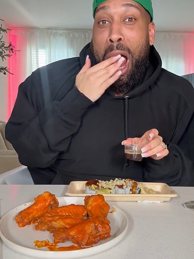 Eating with girlfriend's hands  #funnymoments #couple #sofunny #usa #viralvideo 