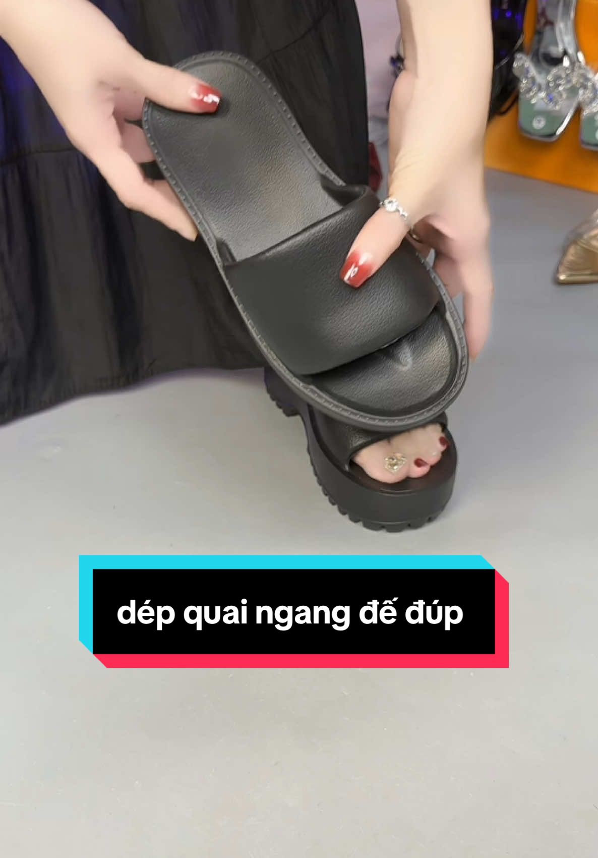 dép quai ngang #lunnhoxlun #uocduoclenxuhuong #uocduoclenxuhuongmộtlần #jesus #fyp #xyzbca #lenxuhuong_tiktok #depquaingang #thinhhanh #deptrungnien #parati #deptrungnien #deptangme #foryoupage 
