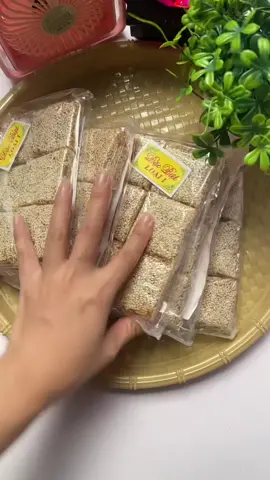 Kẹo mè xửng – dẻo mềm, béo thơm, cắn là mê ngay! Mỗi miếng kẹo là một chút ngọt ngào của tuổi thơ, ăn hoài không chán 😍 Hôm nay đang khuyến mãi siêu hời: 👉 Combo 5 túi siêu hời Chị nào chốt hôm qua thì hủy đơn đặt lại giúp em để nhận ưu đãi nha ❤️ #SaleHot #KhuyenMai #MuaNgay #GiaoNhanh #keomexung  @gianhangtonghop  @gianhangtonghop  @gianhangtonghop 