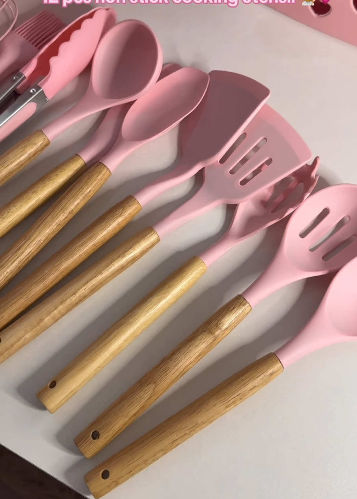 So inlove with my pink utensils 🥹💞 #cookingutensils #pinkutensils #pink #nonstick #siliconeutensilsset 