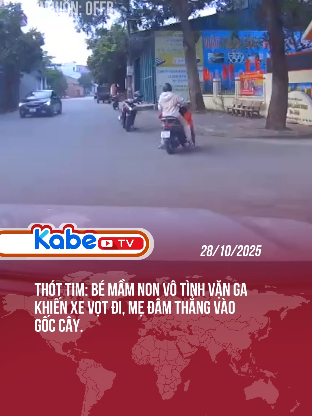 Dừng xe quên tắt máy tai nạn tất yếu khi trẻ vặn tay ga #thottim#tainan#trenho#nguyhiem #KT