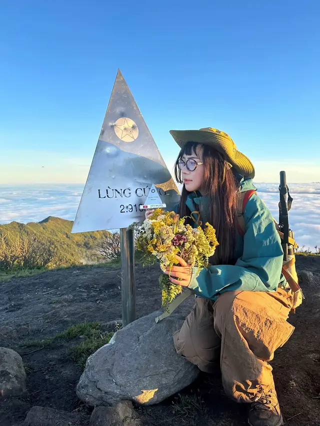 3/30 thành viên trong đoàn leo lên đỉnh trong ngày 🦦 thấy mình cũng cũnggg =)))  #lungcung2913m #trekking #leonui #vmountain #nature @Vmountain Trekking 