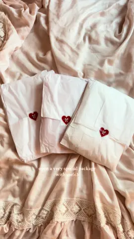 unboxing a special package from @LovebyVenus💋 <3 i absolutely love this brand & their pieces! #unboxingvideo #lovebyvenus #vintageinspiredfashion #foryoupage #unboxinghaul 