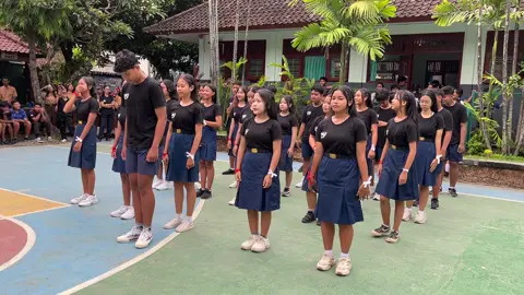 Day 3 Semarak Bulan Bahasa di Wisata Sanur! 🌊 Siswa-siswi SMP menampilkan kreativitas terbaik lewat yel-yel semangat, paduan suara lagu nasional, dan lagu daerah Indonesia. Mari terus lestarikan bahasa dan budaya kita dengan penuh bangga dan cinta tanah air! 🇮🇩✨ #BulanBahasa #SMP #Sanur #CintaBahasaCintaBudaya”