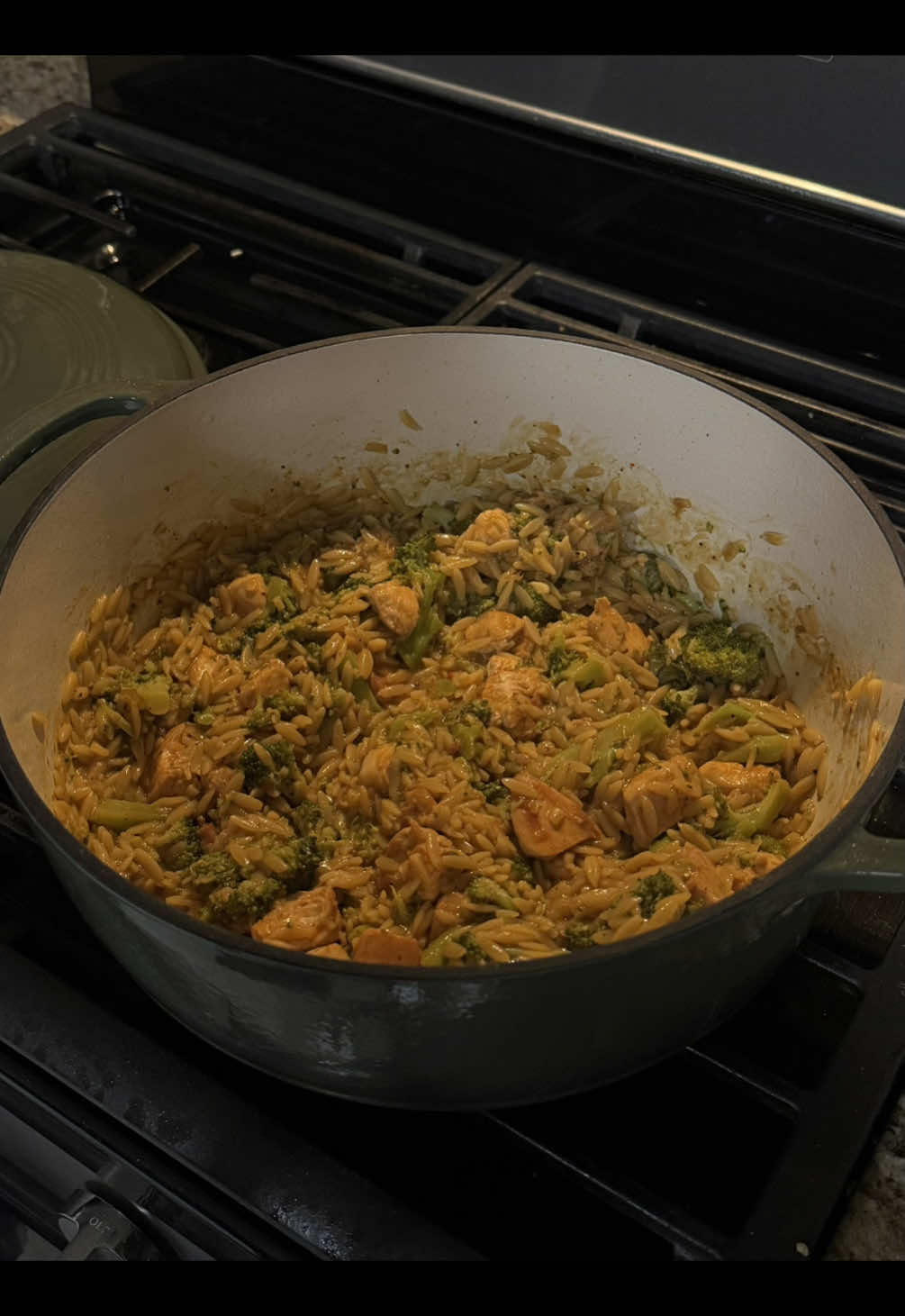 chicken & broccoli orzo 🥦  one-pot meals are the best! minimal clean up, packed with flavor, and simple to prepare ✨ stay tuned for more one-pot meals coming 🔜  Ingredients:  Olive oil  1.5-2lbs of cubed chicken breast  1 tsp Paprika 1 tsp Garlic powder  1 tsp Onion powder  Salt and pepper  1 tbsp Unsalted Butter 1/2 diced White onion  2 cups Broccoli florets  3 Minced Garlic  4 cups Chicken stock  2 cups Orzo  2-3 tbsp Nutritional yeast  or substitute for Parmesan cheese  Pinch of salt to taste Lemon juice  For the full recipe, check out the link in my bio ✨    Hope you enjoy!  -  #onepotmeals #onepotdinner #easydinnerideas #DinnerIdeas #healthydinner 