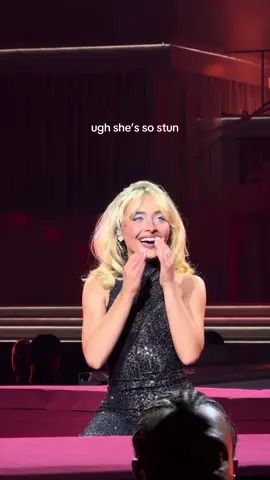 the blue eye shadow is ITTTTT #sabrinacarpenter #shortnsweet #shortnsweettour #shortnsweetnyc 