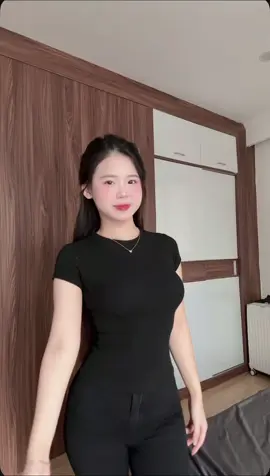 Trend này là mặc đen thui z hả