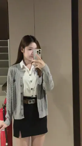 ขอโทษที่ทำให้ทุกคนเสียหายนะคะเค้าไม่ตั้งใจและไม่ได้มีเจตนาที่ไม่ดีจริงๆค่ะ🙇🏻‍♀️ ใส่คลุมไปเรียนคือปังมาก🥹🥹 #bemingbkk #คาดิแกนไหมพรม #เสื้อคลุมนักศึกษา #หน้าหนาว #ฟีดดดシ 