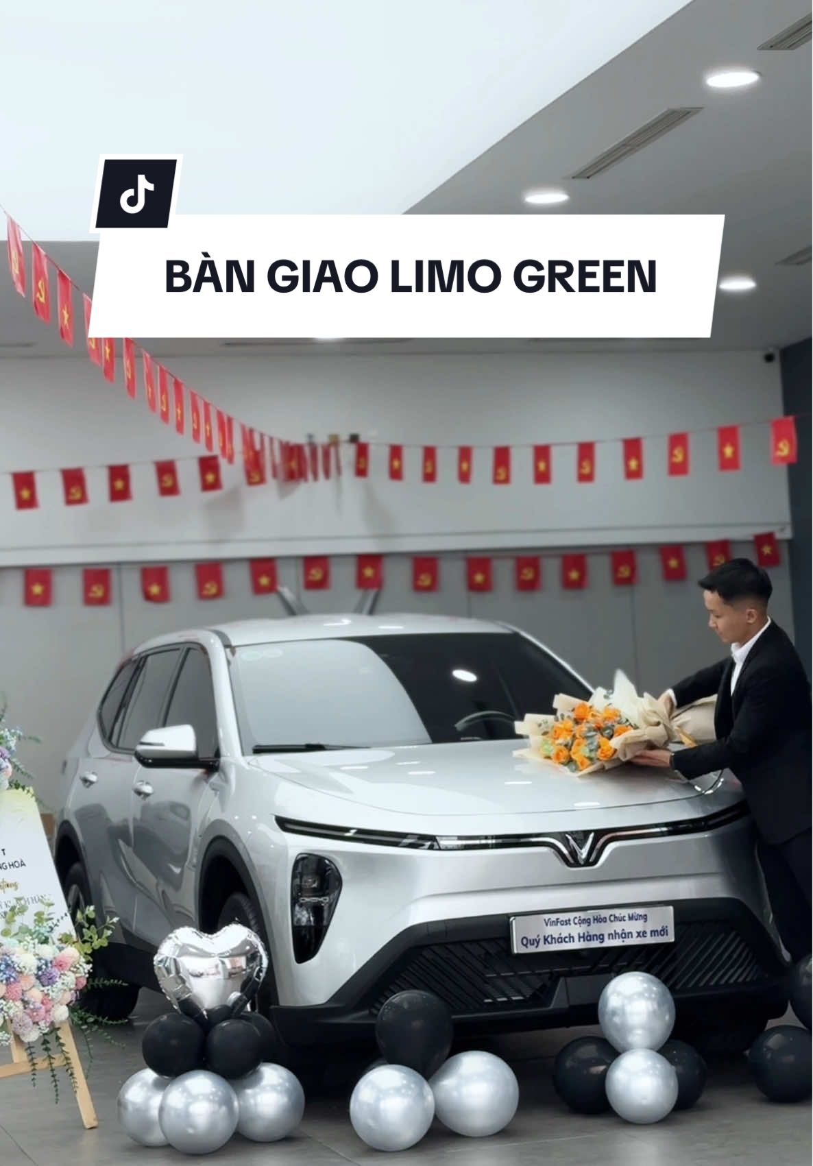 Bàn giao Limo đến vị khách Cà Mau  #phucxedien #vinfast #cars #limogreen #limo 