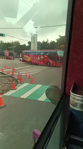 這首歌很適合車子轉彎來用😂😂一首歌剛好一支影片😂😂##甲工校車 #遊覽車 #校車 