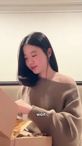 Unboxing kiriman eksklusif dari @SKIN1004 ✨ Soon, bakal ada Brand Ambassador pertama dari SKIN1004! Ada yang punya tebakan?🤔 #SKIN1004ID #Centella #KoreanSkincare  @SKIN1004 US 
