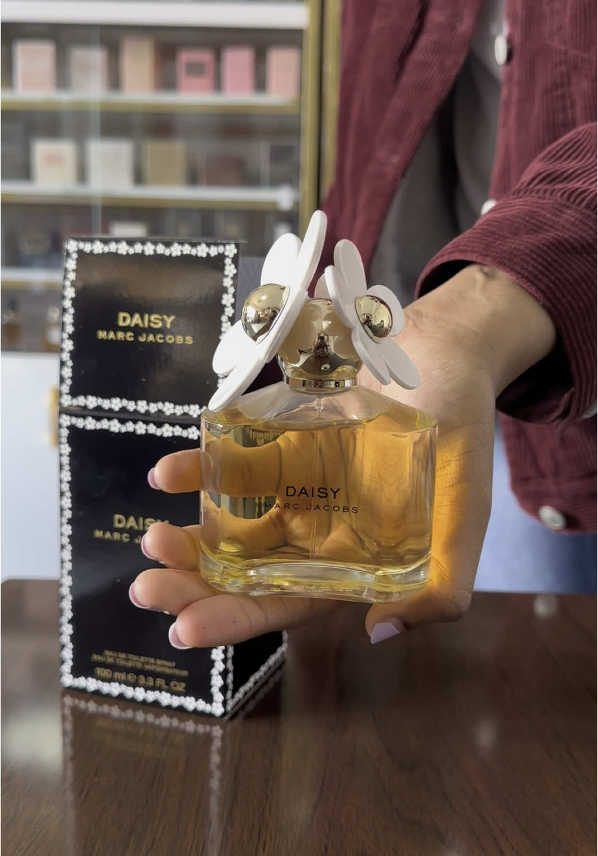 Daisy by Marc Jacobs 100 Ml Edt Sh 14300 A Floral Woody Musk fragrance for women. fresh and feminine at the same time. It is devoted to a sophisticated, seductive, and dazzling woman, which at the same time strives to simplicity. It is captured in a lovely bottle decorated with daisy flowers on the top. Creator of this fragrance is Alberto Morillas. FRAGRANCE NOTES FRUITY TOP Wild berries FLORAL HEART White violet, jasmine FEMININE BASE Sandalwood #daisymarcjacobs #marcjacobsdaisy 