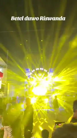 Duwo Riswanda betel seduluran karnaval kidangbang wajak#ceksound #karnavalmalang #tukangnginfosoundhoreg @rozi_channel 