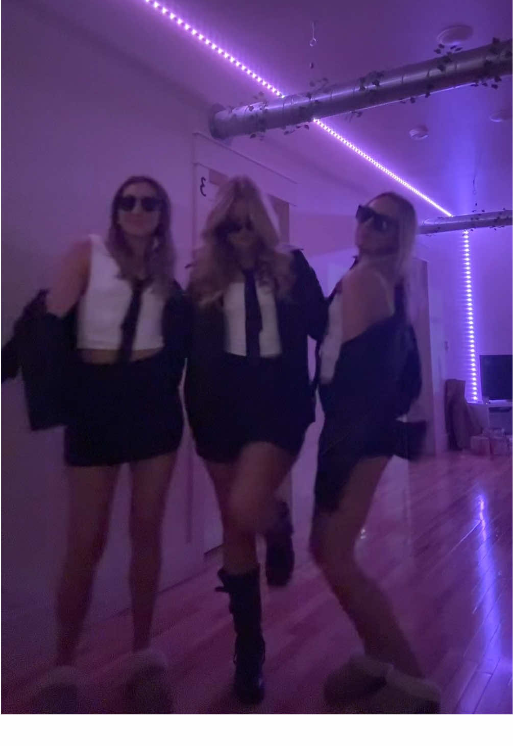 Men in black 😎 @Kaitlyn kartschoke @Karley #halloween #meninblack #halloweencostume 