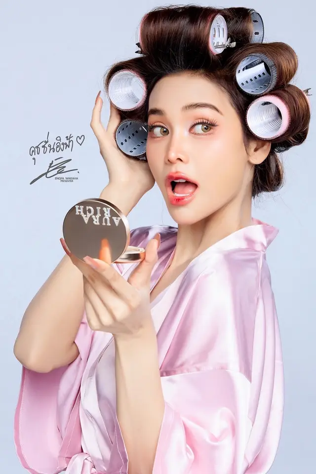 ✨ ดีจริงไม่อิงกระแส “อิงฟ้า วราหะ” ต่อสัญญาพรีเซนเตอร์ ปีที่ 2  กับ Aura Rich Cushion SPF50 PA++++  . 💫 ปาด ปิด จบ โกลว์ทุกองศา ‼️ ขึ้นแท่น “บัลลังก์ความโกลว์” ปิดจบทุกลุค  สวยได้ทุก Gen ในนิยามความสวยยุคใหม่ Glow Generation  #อิงฟ้า #อิงฟ้าวราหะ #Engfawaraha #คุชชั่นอิงฟ้า #คุชชั่นออร่าริช  