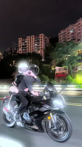 Chàng trai Trùng Khánh lái Motor cool ngầu và cô gái Việt Nam dịu dàng dễ thương 😝🏍️ Em và anh đã gặp nhau ❤️ #chongqingmotorbike #chongqingmotorcycletrend #motorcycle #fyp #xuhuong 