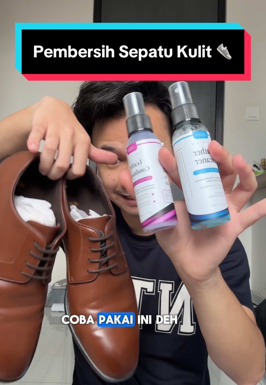 biar sepatu, jaket, dan tas kulit kamu tetep bersih cobain pakai ini ya 🤩 #pembersihtas #unikleen #unikleenleathercleaner #sepatukulit 