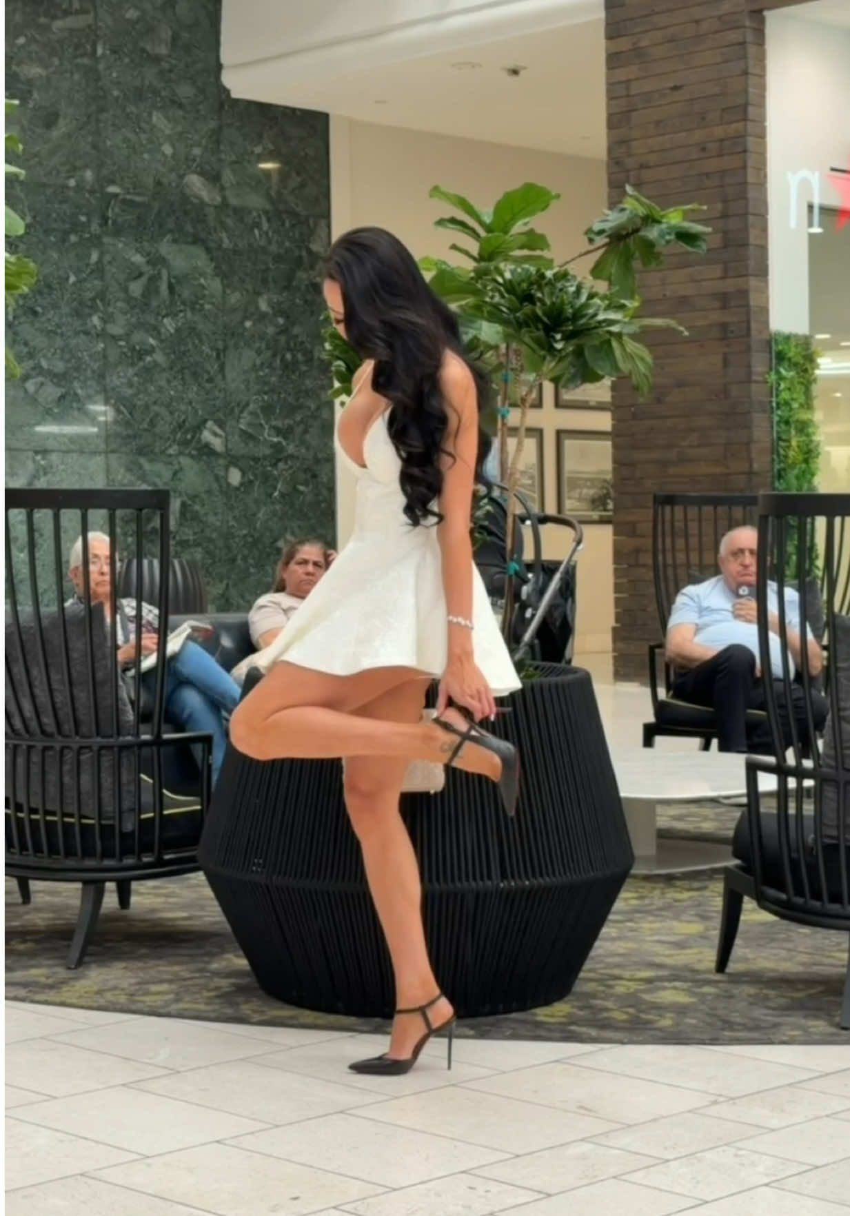 Heel check #outfitinspiration #highheels #outfitoftheday #casual #fashion 