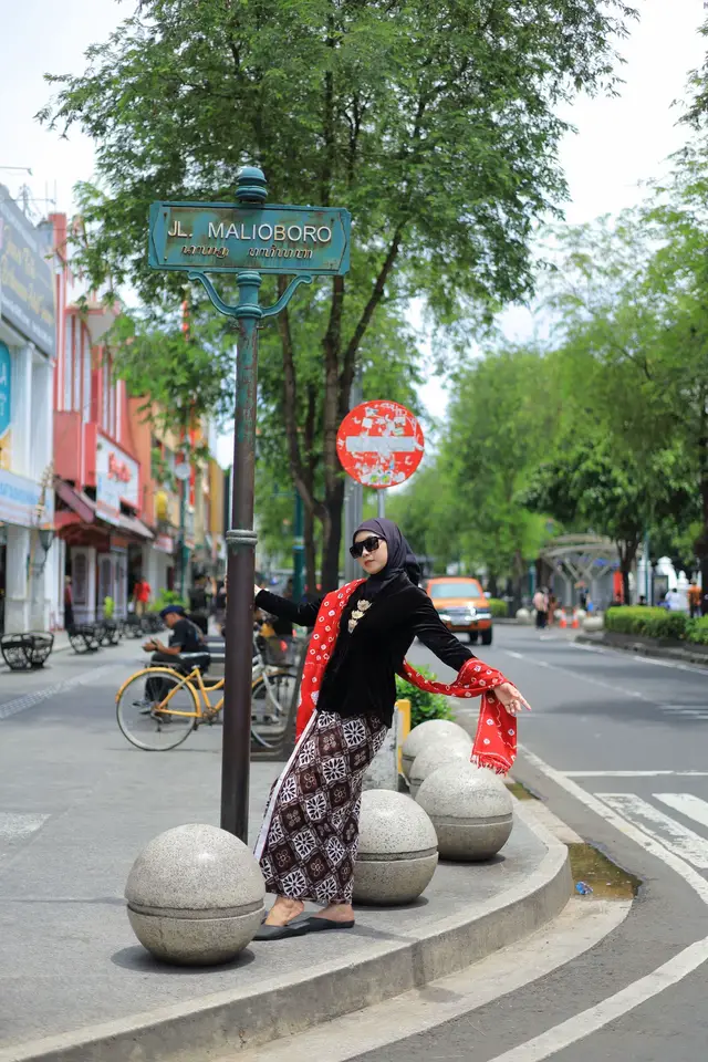 kulo pun angkat tangan😂 #malioboro #bajuadat #fyppppppppppppppppppppppp #fypシ゚ 