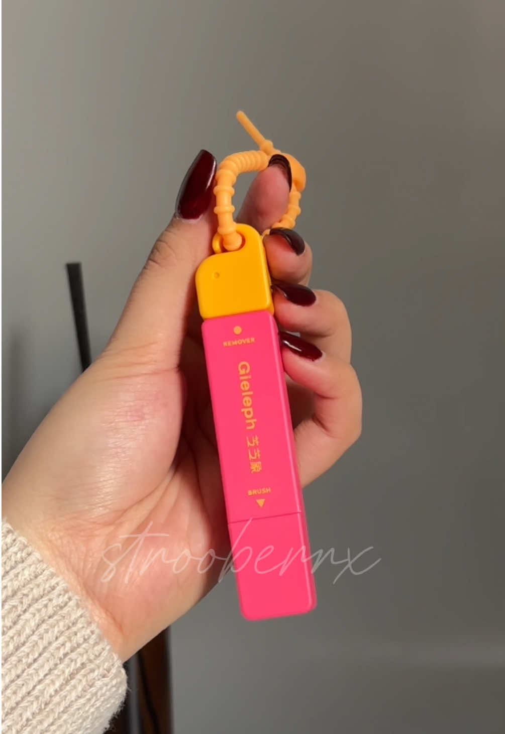 Never stressing over stains again✨ This little pen is my outfit saver! #stainremoverpen #stainremover #portablestainremover #stainremoval #stainremoverph 