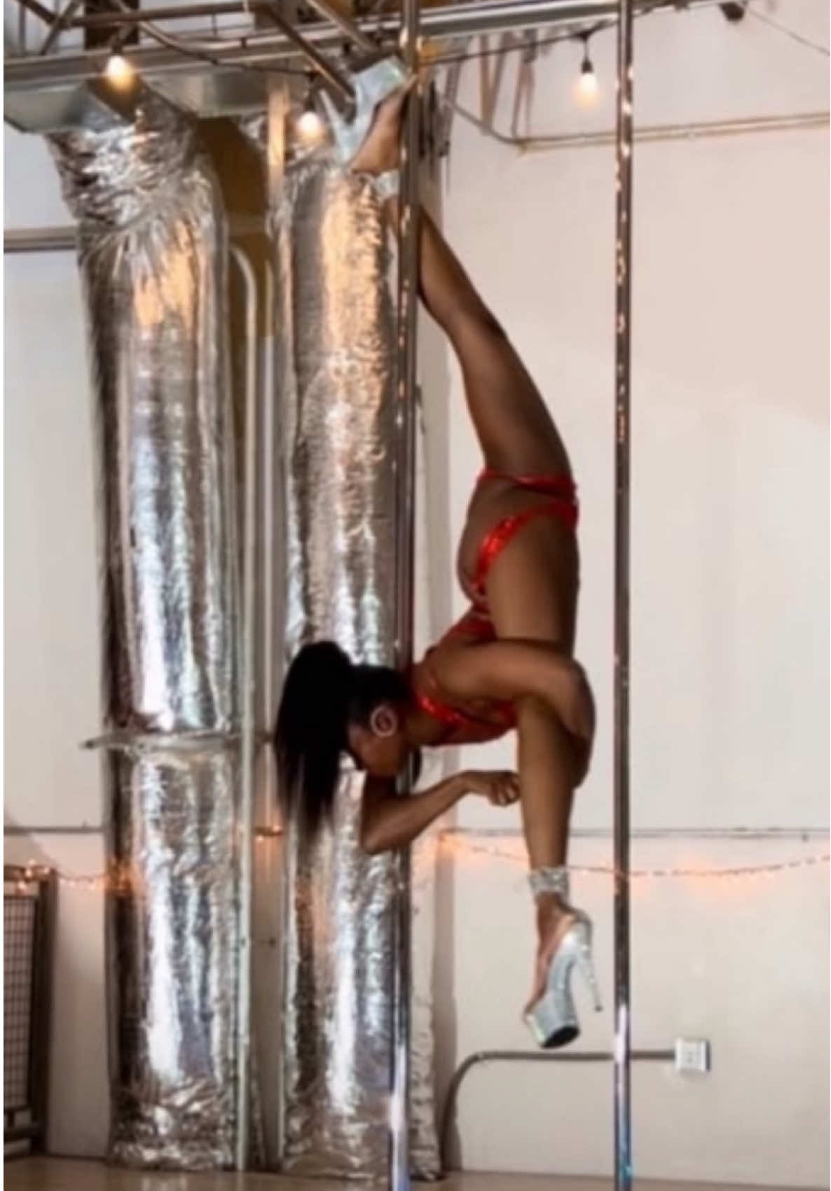 ✨ Spinning through this combo ❤️‍🔥 #ameliekone #pvalley #poledancer #poledance #poleart 