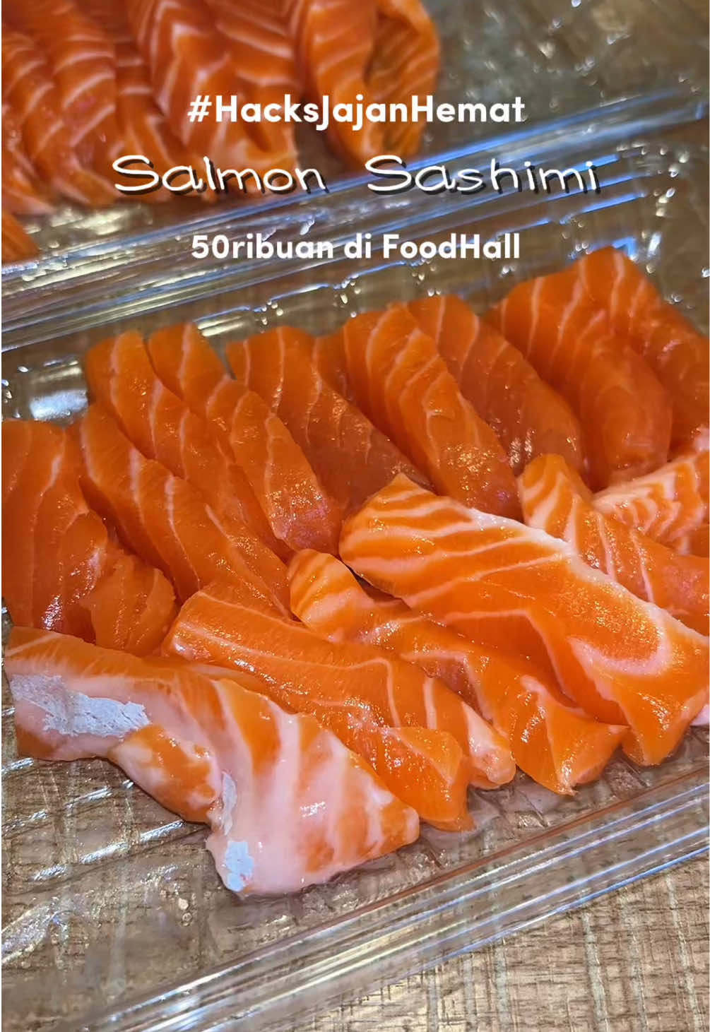 🍣kalo lagi bm sashimi ditanggal tua kalian wajib cobain deh hacks yang satu ini! Salmonnya fresh seriusss udah gitu harganya masih reasonable 😭🤤 Belinya di Food Hall, GGP #sashimi #sushi #foodhall #sashimi🍣🥰 #temenmakan 