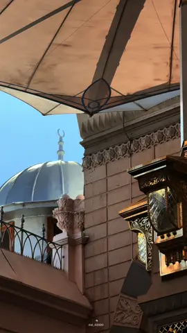 الساعي لقضاء الحوائج موعود بالإعانة، مؤيد بالتوفيق، والله في عون العبد ما كان العبد في عون أخيه. في خدمة الناس بركةٌ في الوقت والعمل، وتيسيرُ ما تعسَّر من الأمور، يقول النبي : (( من يسر على معسر يسر الله عليه في الدنيا والآخرة )) #عبدالمحسن_القاسم#اكسبلور#fyp#foryou#foryoupage