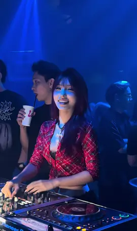 Âm nhạc cất lên, mọi ánh mắt đều tìm đến một DJ Kaziann 🔥 #Khu13 #khu13saigon #bookingkhu13 #djkaziann #xuhuong 