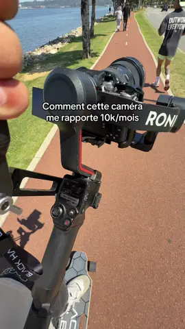 Les 4 astuces CLÉS ⬇️ Avant qu’on entre dans le concret, j’ai fait un mini PDF gratuit (10 pages) qui te montre le systeme complet que j’utilise pour trouver mes clients. Si tu veux le recevoir, commente « PDF » et je te l’envoie. 👇 Maintenant, laisse-moi t’expliquer ce que personne ne t’a dit sur la vraie manière de vivre de ta caméra. ⸻ 1️⃣ Tu dois devenir une solution, pas un vidéaste Les marques ne veulent pas une belle vidéo. Elles veulent un résultat. Plus de ventes. Plus de clients. Plus de visibilité. Chaque contenu que tu fais doit répondre à : → “Quel problème je résous pour mon client ?” → “Quel impact concret je crée ?” ❌ “Vidéo stylée d’un resto.” ✅ “Vidéo qui a doublé les réservations en 10 jours.” C’est ça qui fait de toi un créateur rentable, pas un passionné fauché. ⸻ 2️⃣ Tu dois parler aux gens, pas juste poster Chaque like, chaque commentaire = une opportunité. Mais personne ne signe avec un inconnu. Va en DM. Pose les bonnes questions : “Tu fais déjà du contenu pour ton business ?” “C’est quoi ton objectif principal : visibilité ou clients ?” C’est pas de la vente. C’est du diagnostic. ⸻ 3️⃣ Offre avant de vendre Ton PDF gratuit, ton audit, ton conseil = ta porte d’entrée. C’est ce qui fait qu’on te fait confiance avant même de te payer. “J’ai un petit guide gratuit : Comment transformer ton contenu en clients sans pub. Tu veux que je te l’envoie ?” Tu montres que tu sais. Pas que tu veux vendre. ⸻ 4️⃣ Réinvestis intelligemment Ton prochain achat ne doit pas être un nouvel objectif. Mais plus de visibilité. ✅ 5–10€/jour en pub. ✅ Du contenu ciblé. ✅ Des systèmes simples qui tournent pendant que tu dors. C’est comme ça que tu passes de “je poste” à “je scale”. ⸻ 💡 Souviens-toi : Il faut environ 7 interactions avant qu’un client achète. Mais si chacune apporte de la valeur, tu n’auras besoin que de 3.  #mindset #astuces #filmmaking #videaste