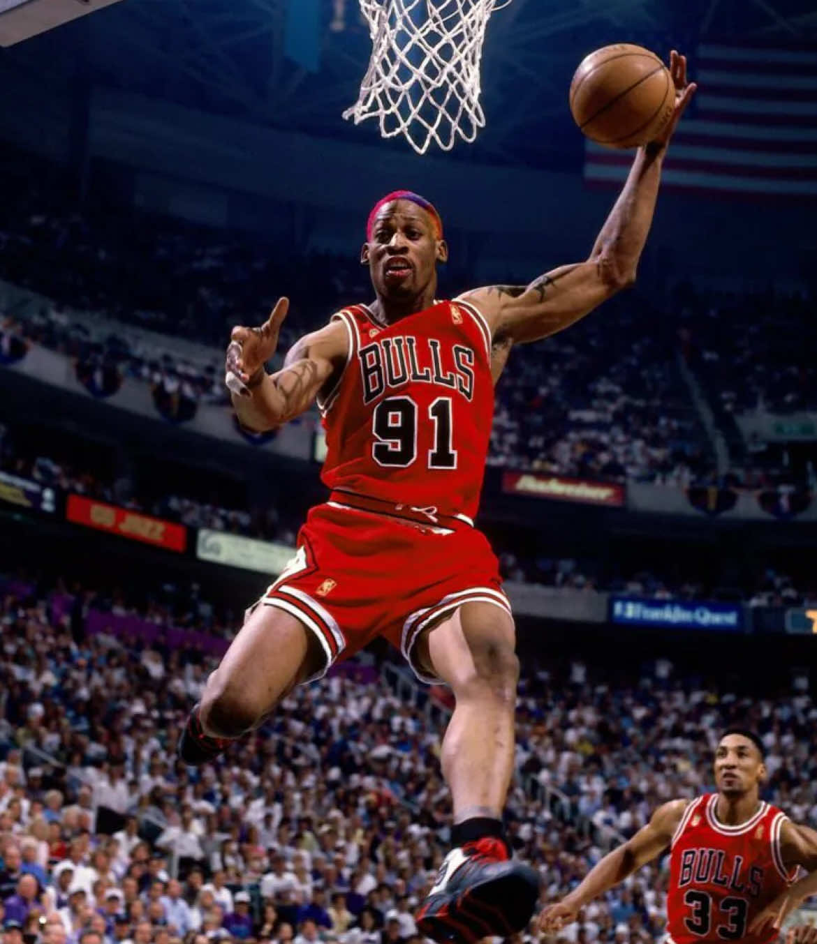 Dennis Rodman is the definition of Hustle and Heart. Becoming the GREATEST REBOUNDER OF ALL TIME 💪🏾🐐 #dennisrodman #nbalegend #bullsnation #90sbasketball #nbahighlights