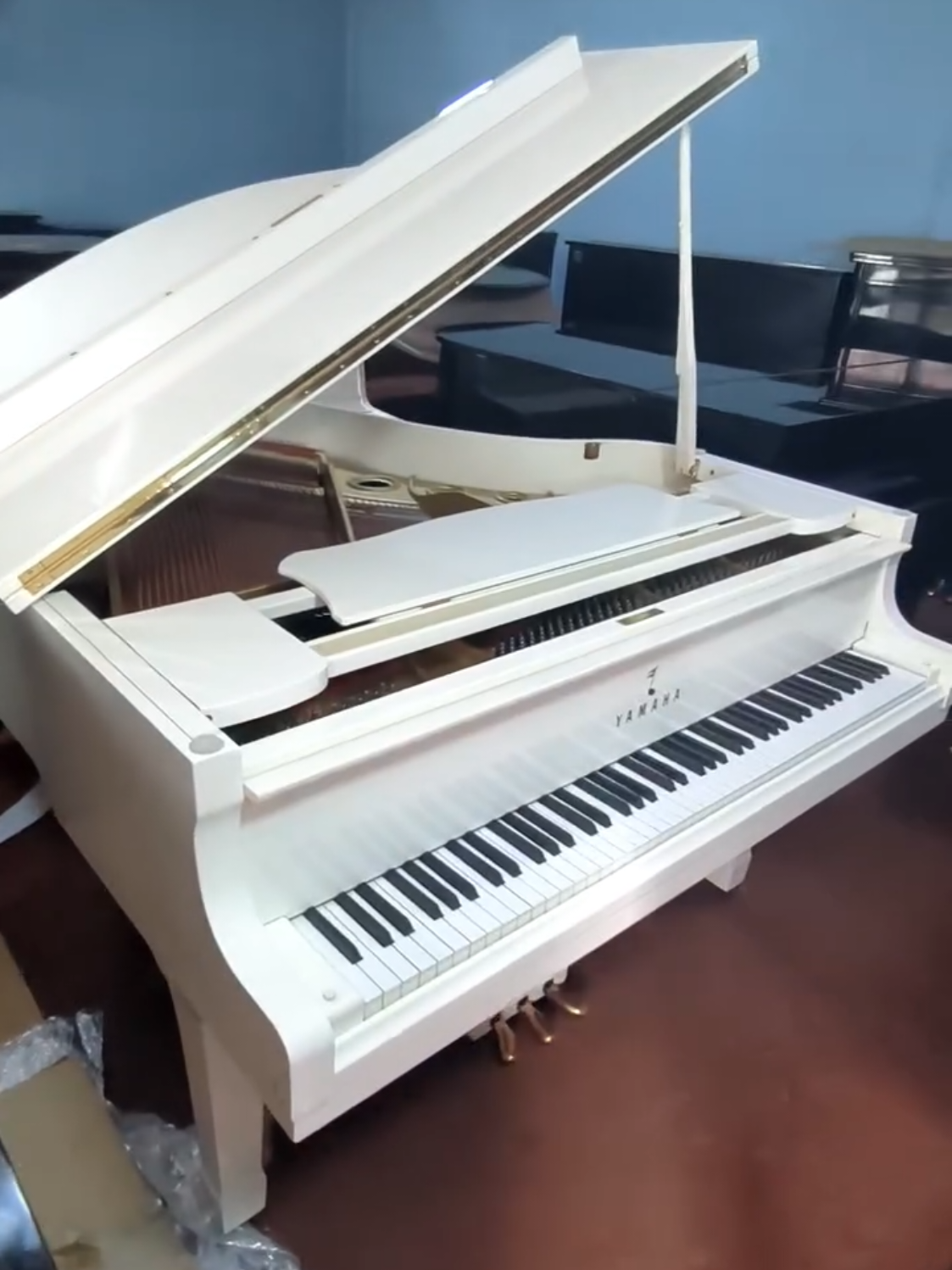 YAMAHA G2 GRAND PIANO 🎹. PRICE #17M  The Yamaha G2 Grand Piano is a very popular model, particularly in the pre-owned market, known for offering a good balance of size, tone, and value.   The Yamaha G2 is a highly regarded piano in the used market due to its proven durability and the high-quality Japanese craftsmanship of its production era. .#PianoForSale #PianoForSale #music #pianostore 