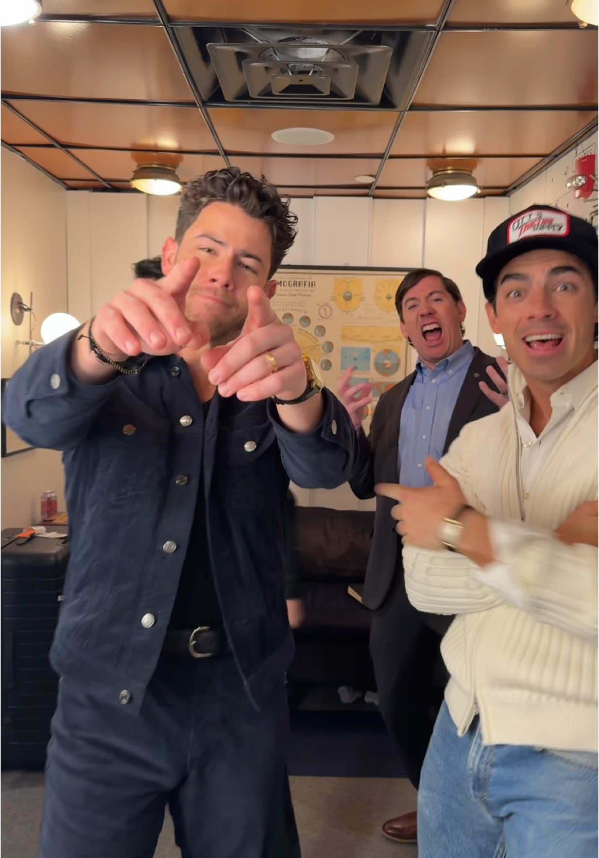 LOUUUDER because we found Scott Kelly 🗣️